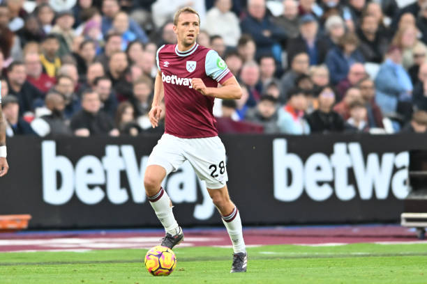 並訓練他們 並訓練他們