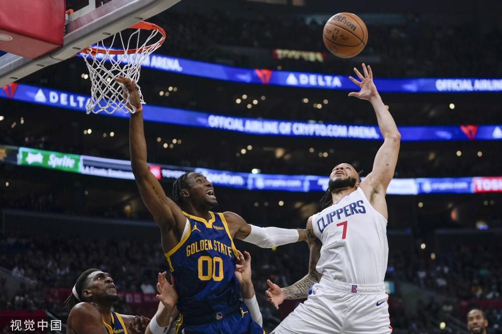 赛中争夺更 赛中争夺更